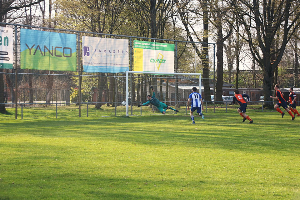 Wedstrijdverslag ORANJE BLAUW'15 1- URMONDIA 1